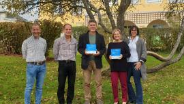 ECDL SchulTestCenter Plaketten für die beiden Mondseer Mittelschulen. V.l.n.r. Stefan Hornischer, Herbert Mayerhofer, Dir. Engelbert Hufnagl, Dir. Dorothea Grabner, Monika Hofauer